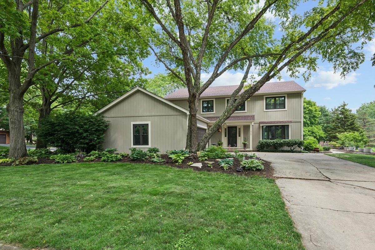 1040 N Charles St., Naperville, IL 60563