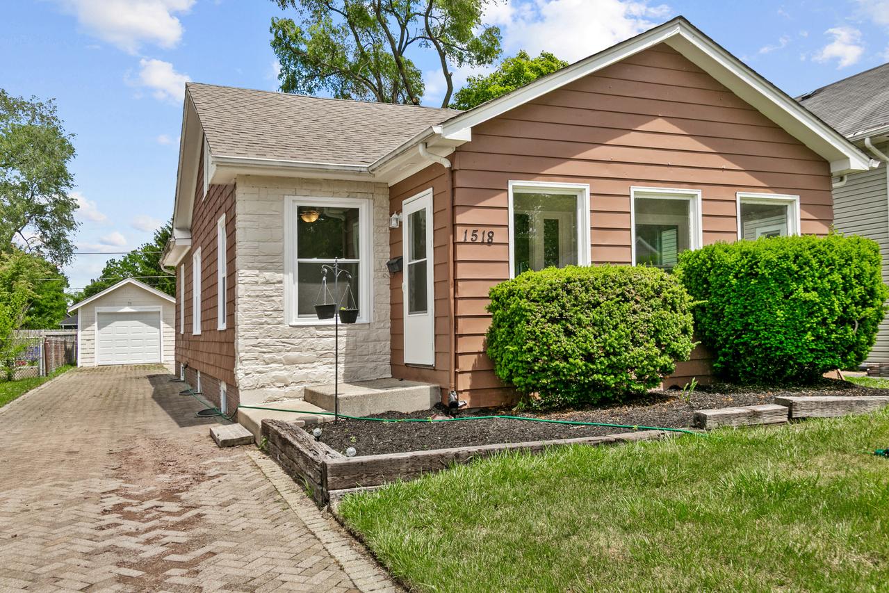1518 Melrose Ave., Waukegan, IL 60085