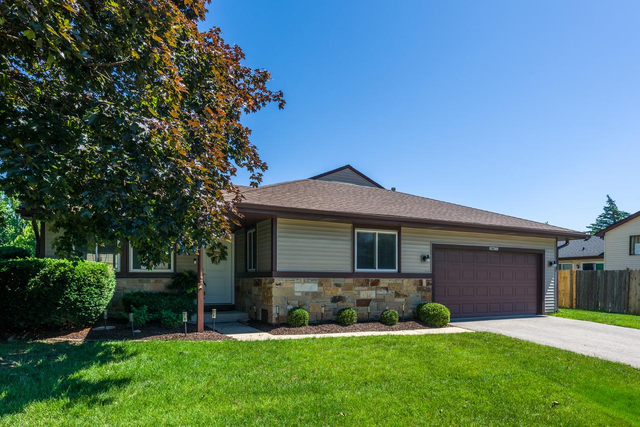 30W253 Bedford Ln., Warrenville, IL 60555