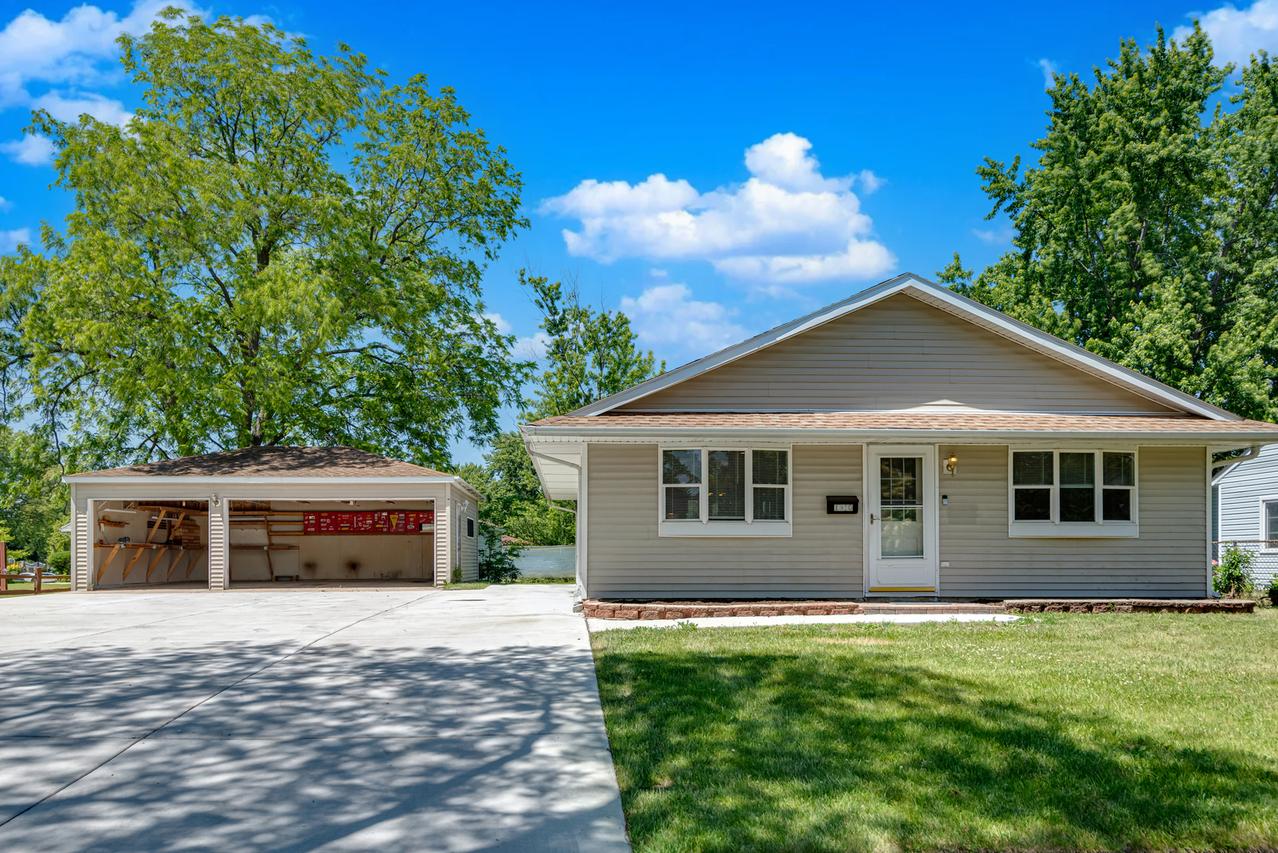 1310 Klein Dr., Streamwood, IL 60107