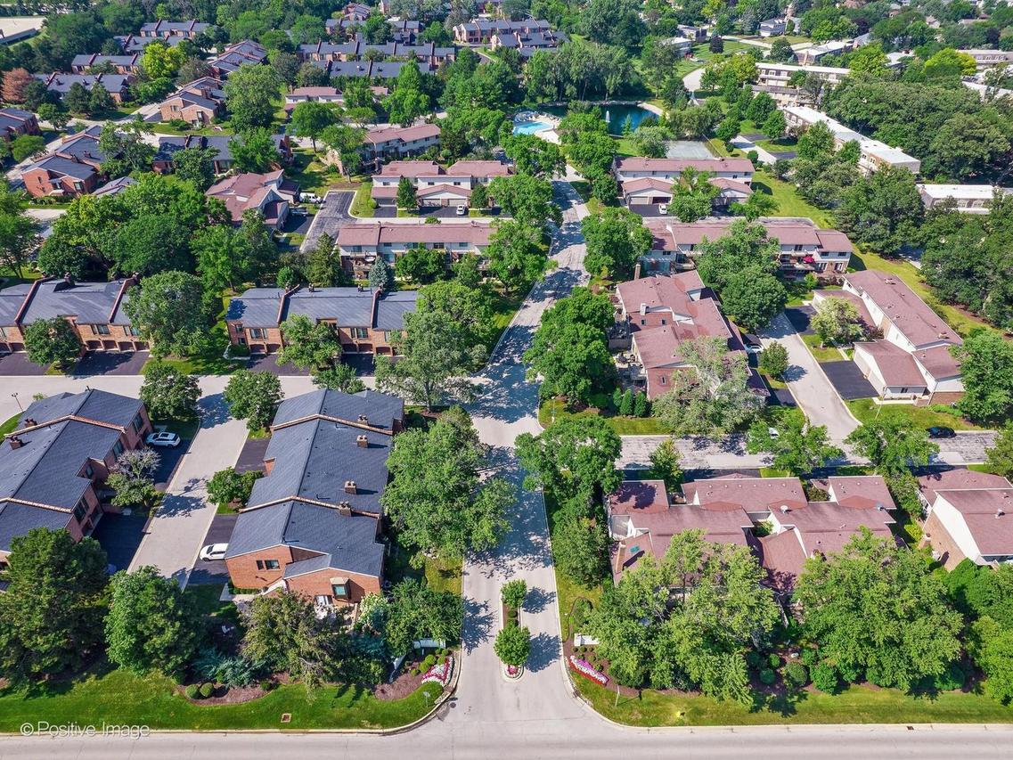 19W182 Ginny Ln. #182, Oak Brook, IL 60523