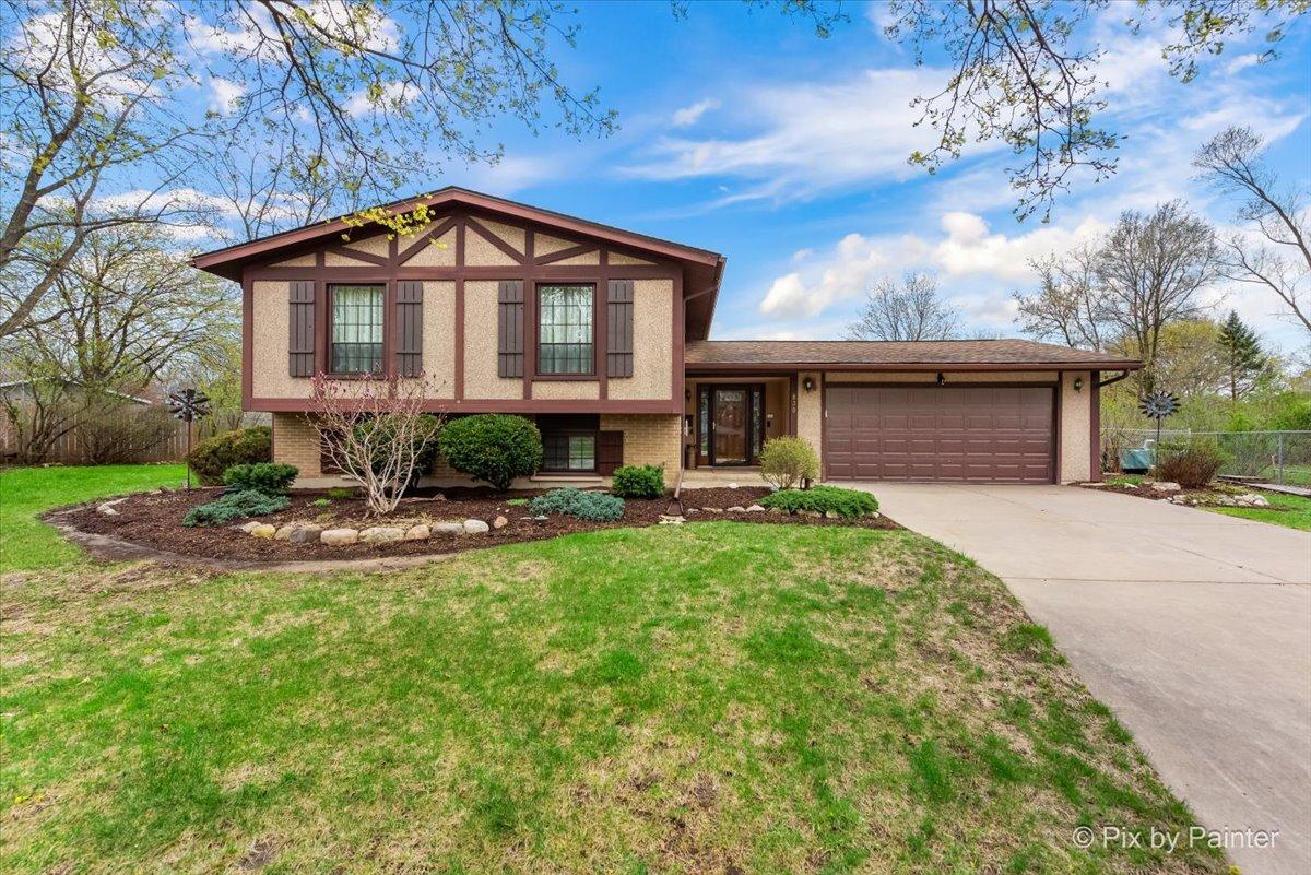 830 Buckingham Ct., Crystal Lake, IL 60014