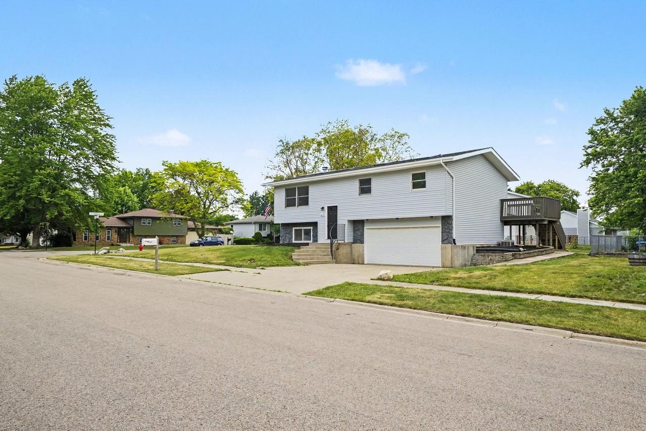 651 Michigan Ave., South Elgin, IL 60177