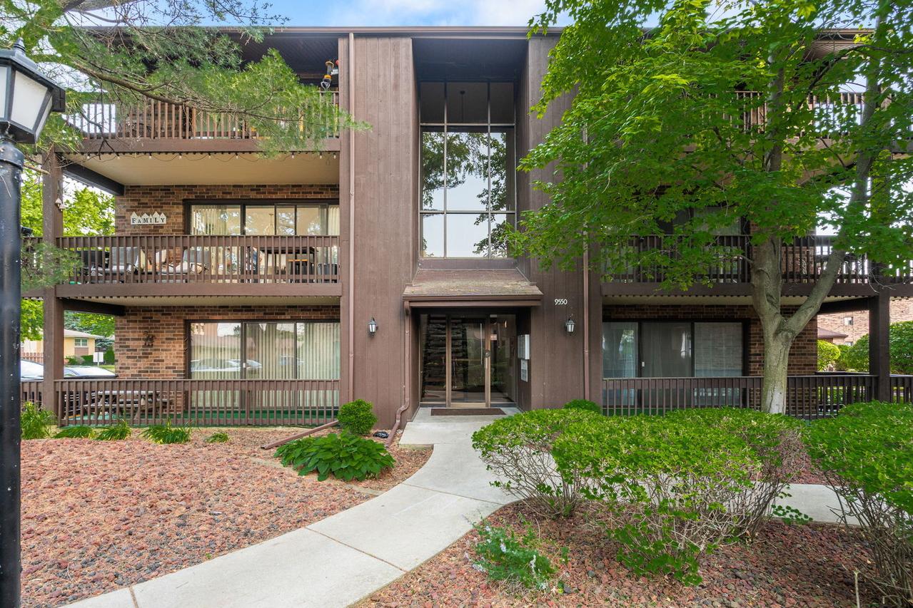 9550 Mason Ave. #2, Oak Lawn, IL 60453