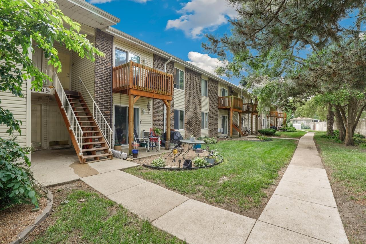 1900 Light Rd. #202, Oswego, IL 60543