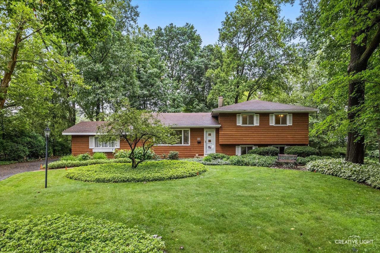 21 Golden Larch Ct., Naperville, IL 60540