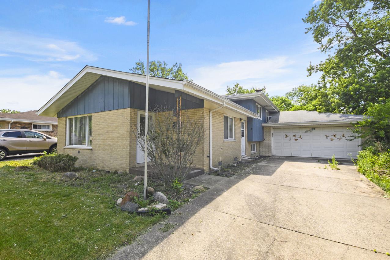 16412 George Dr., Oak Forest, IL 60452