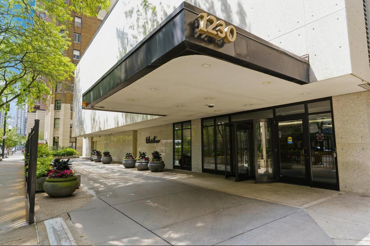 1230 N State Pkwy. #5B, Chicago, IL 60610