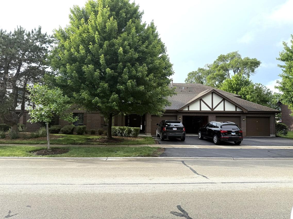 6780 180th St. #6, Tinley Park, IL 60477