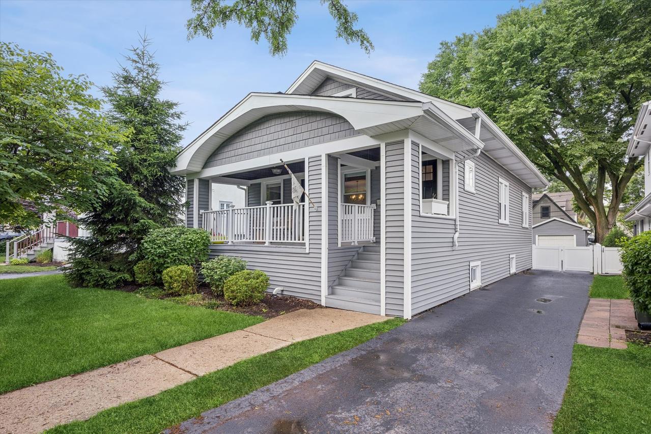 166 Malden Ave., La Grange, IL 60525