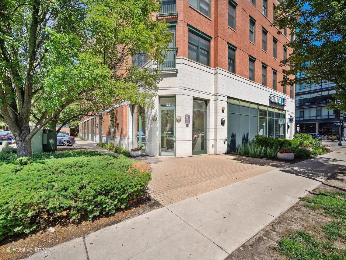 125 N Euclid Ave. #204, Oak Park, IL 60301