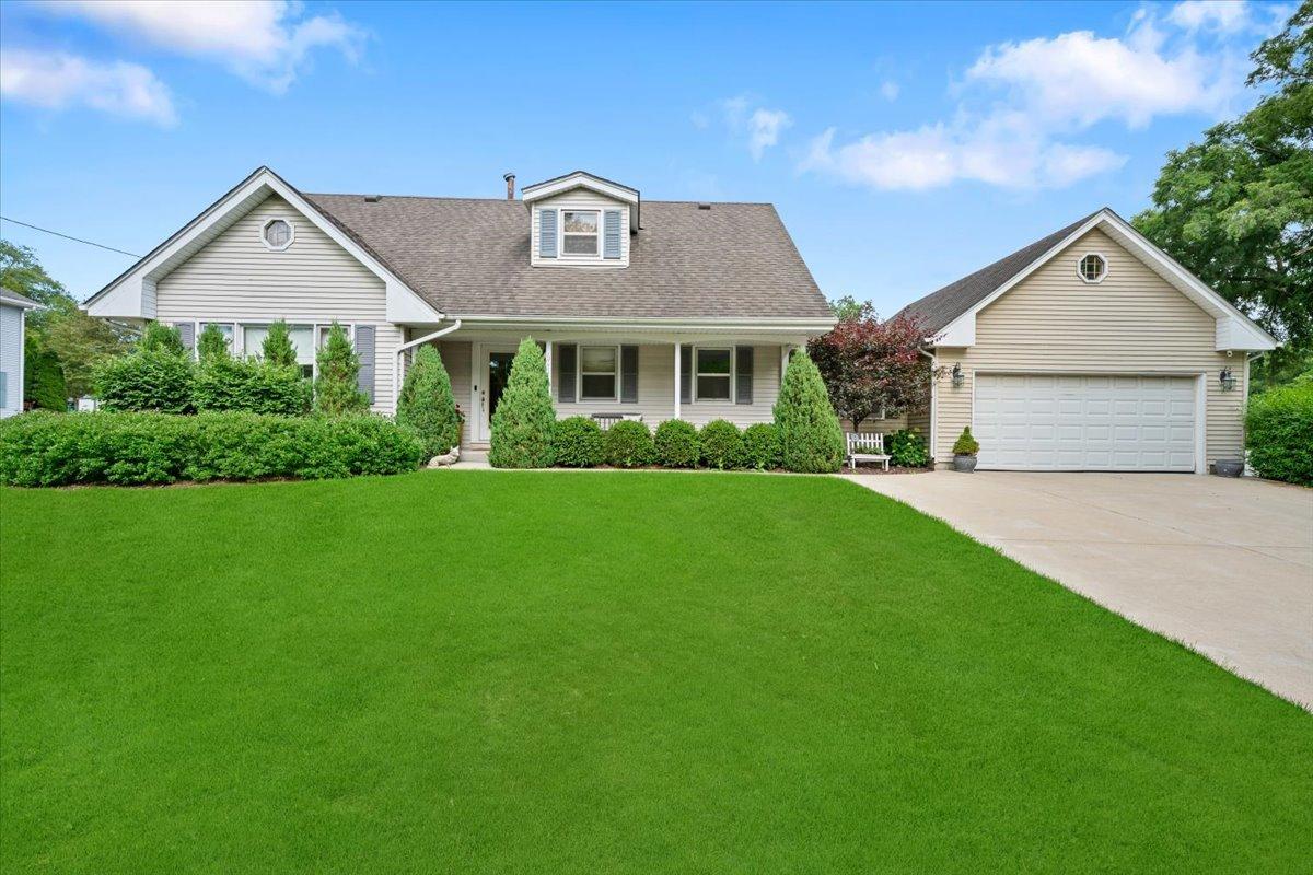 6N477 Salina Ave., St. Charles, IL 60174