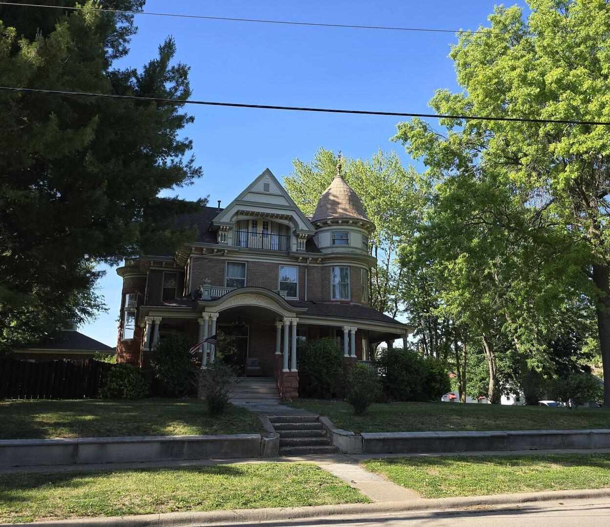 320 E 2nd Ave., Monmouth, IL 61462