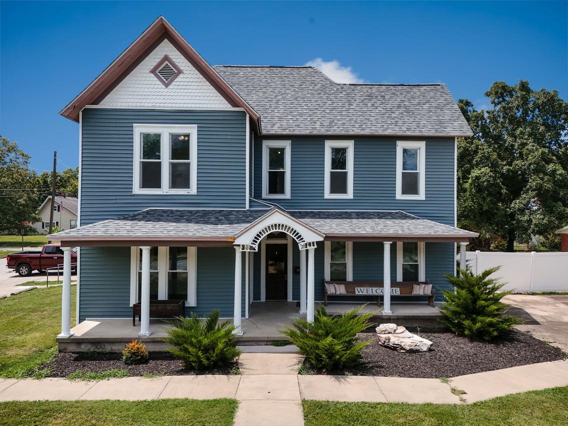741 S Division St., Carterville, IL 62918
