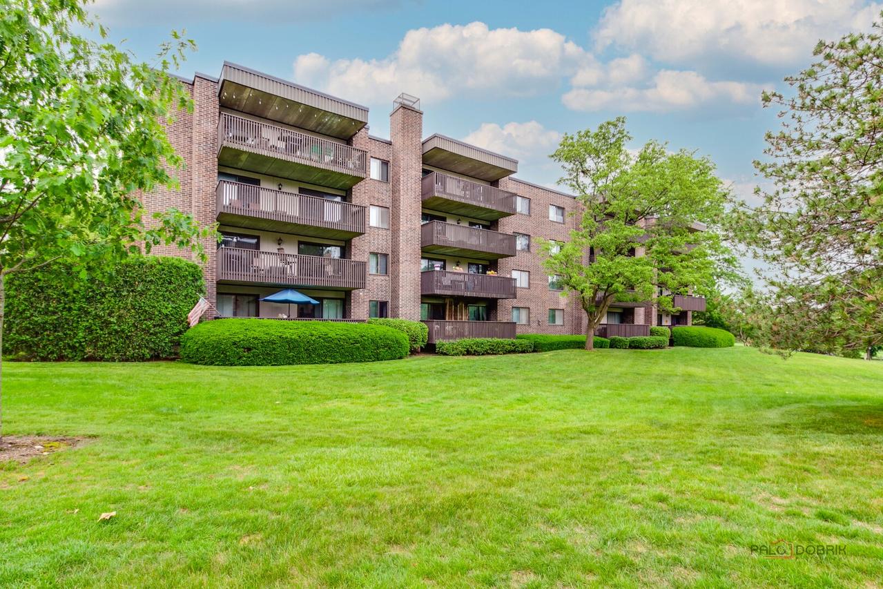 917 Vose Dr. #411, Gurnee, IL 60031