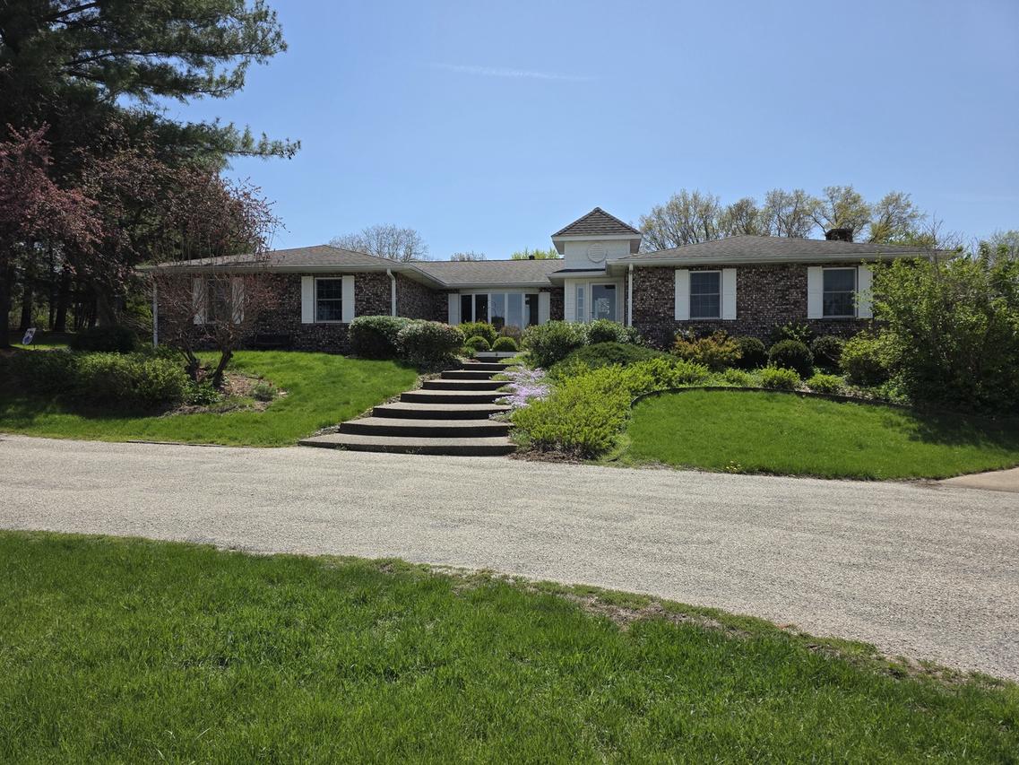 7289 N 2300th Ave., Geneseo, IL 61254