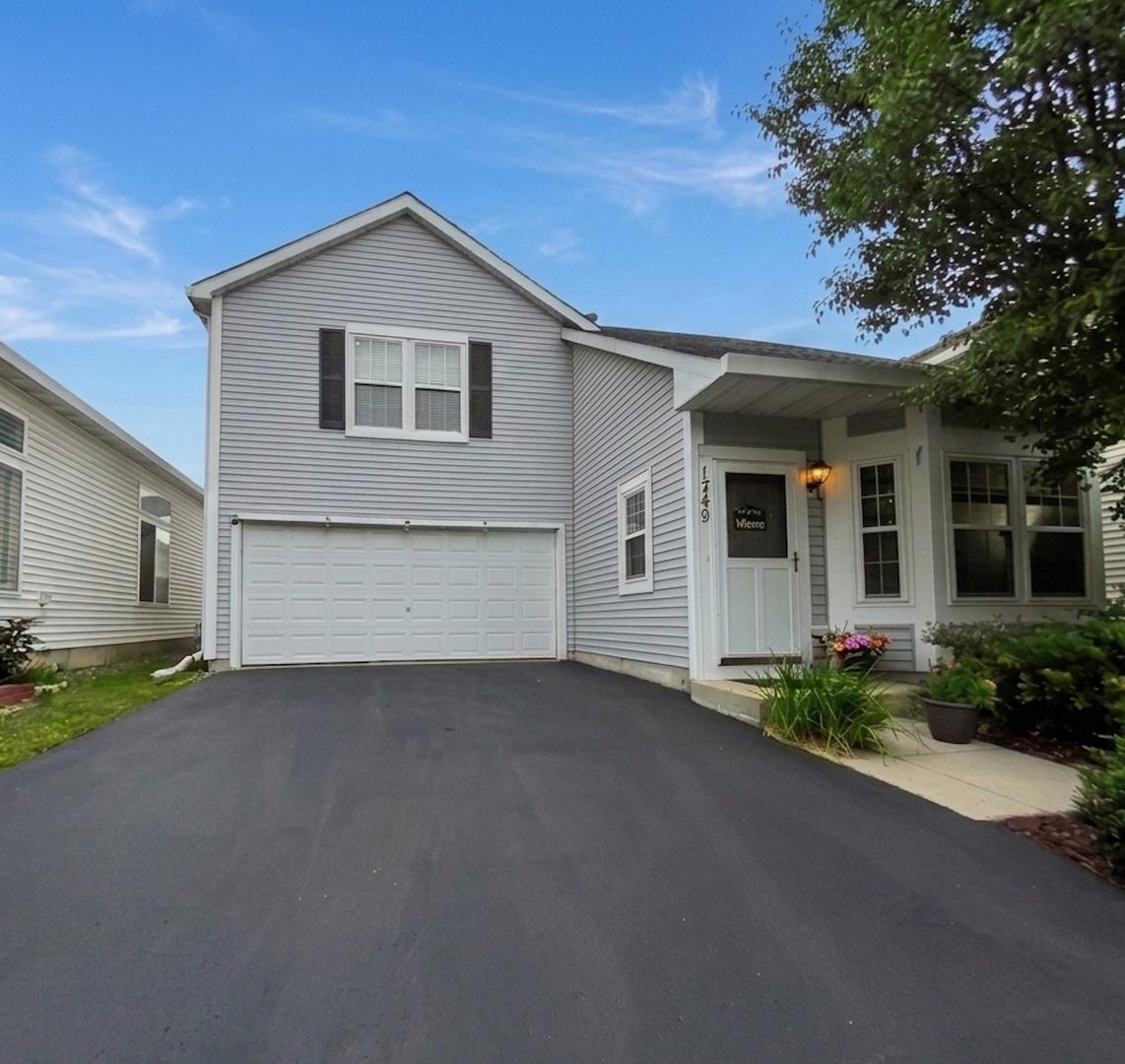 1748 Hazelnut Ln., Aurora, IL 60504