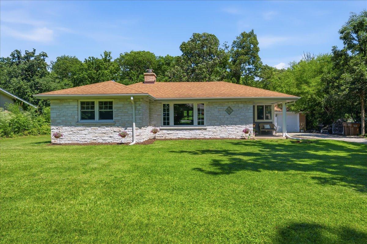 17W040 Oak Ln., Bensenville, IL 60106