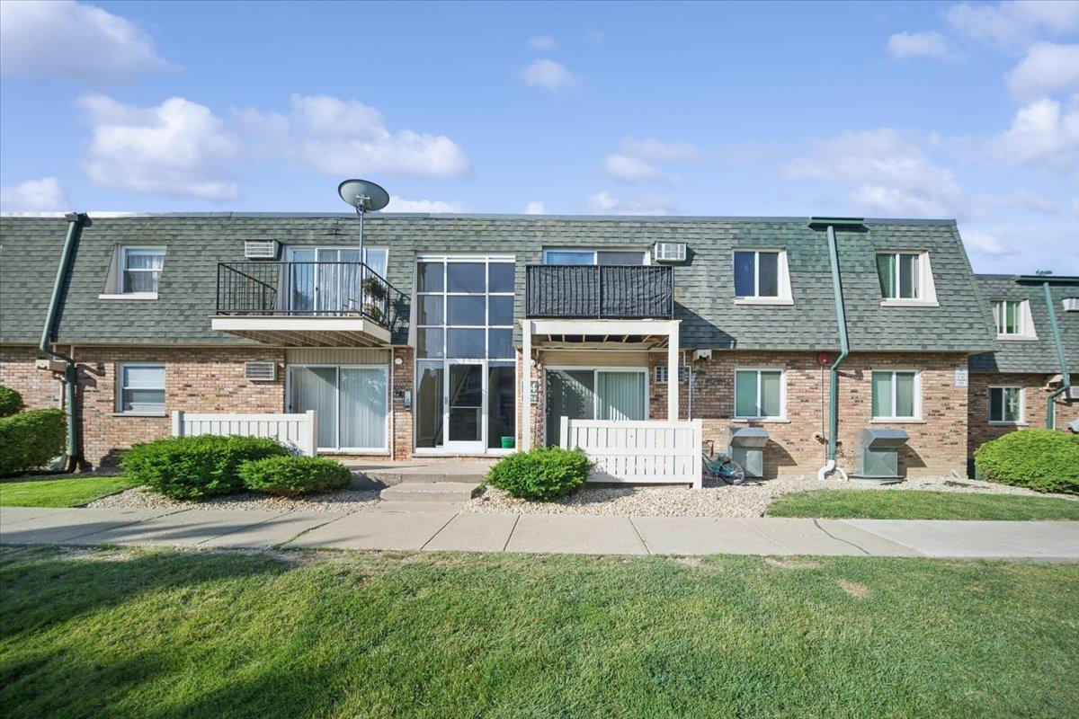 9954 S 84th Ter. #210, Palos Hills, IL 60465