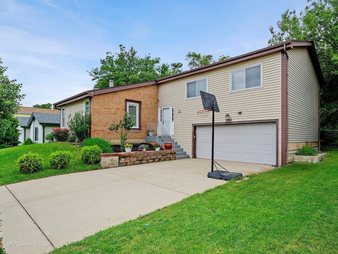 290 Loveland Dr., Glendale Heights, IL 60139