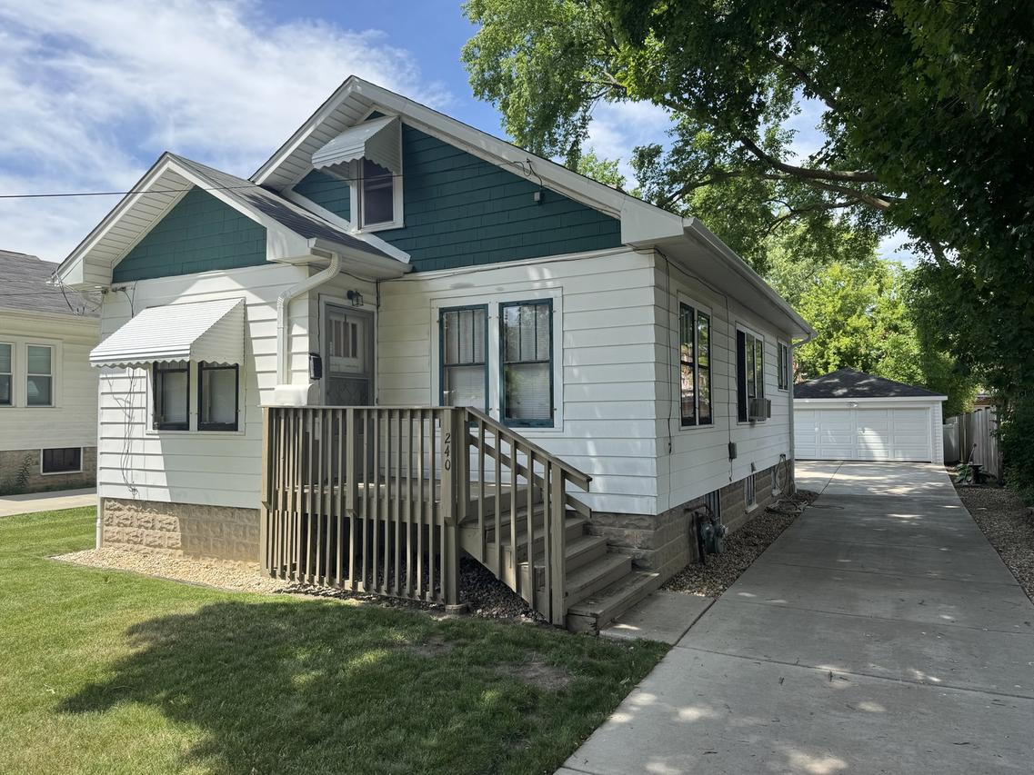 240 W Wilson St., Palatine, IL 60067