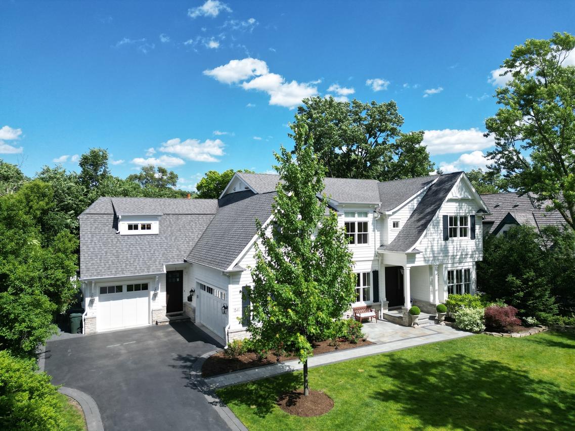 1541 Meadow Ln., Glenview, IL 60025
