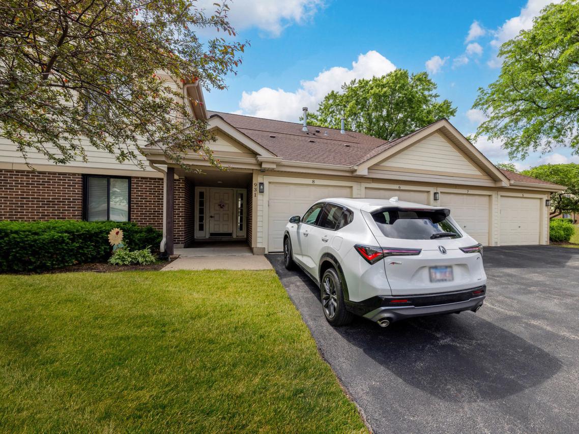 931 E Kings Row #6, Palatine, IL 60074