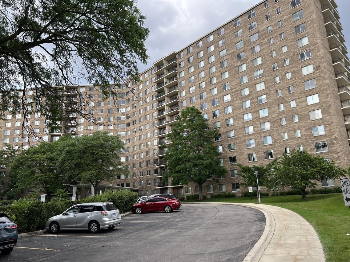 7141 N Kedzie Ave. #1105, Chicago, IL 60645