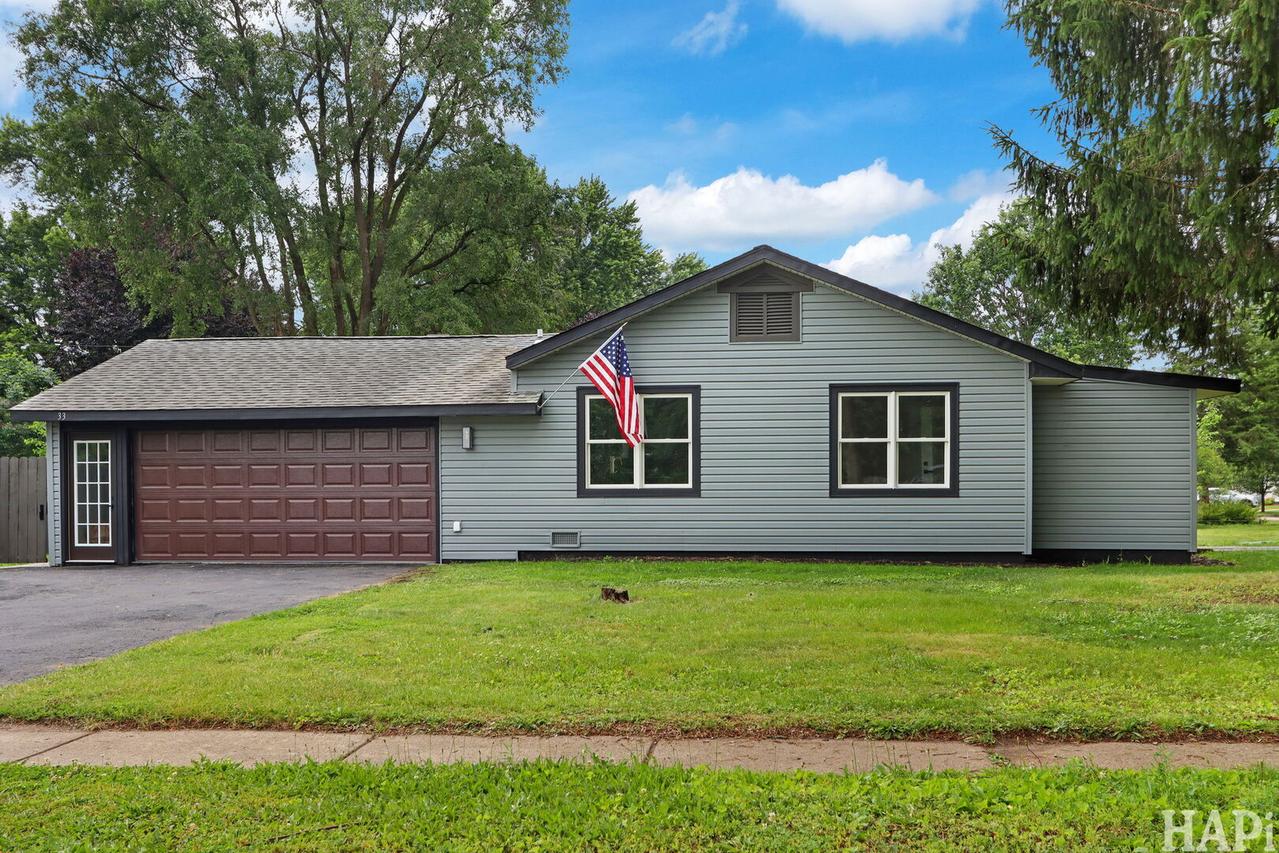 33 Holly Dr., Crystal Lake, IL 60014
