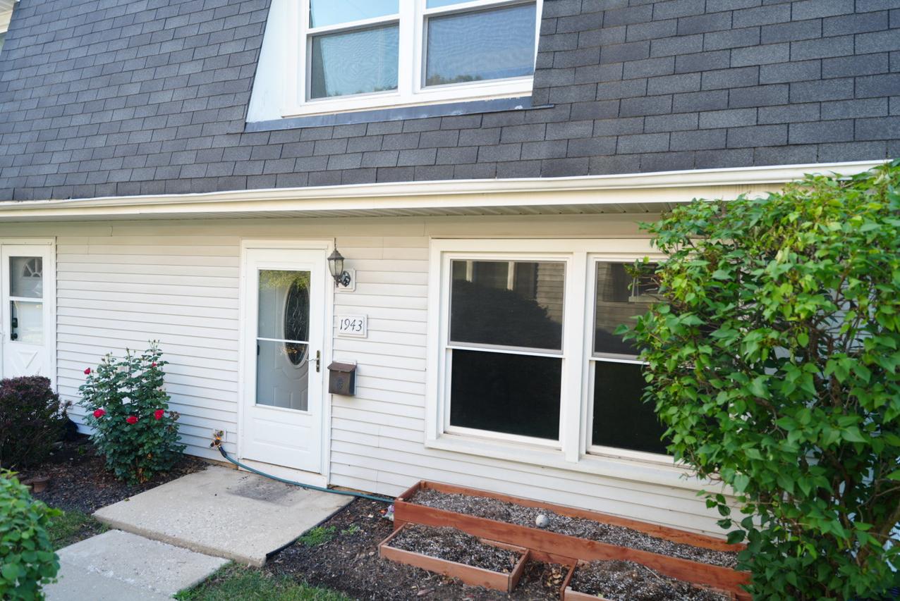 1943 Hancock Dr., Hoffman Estates, IL 60169