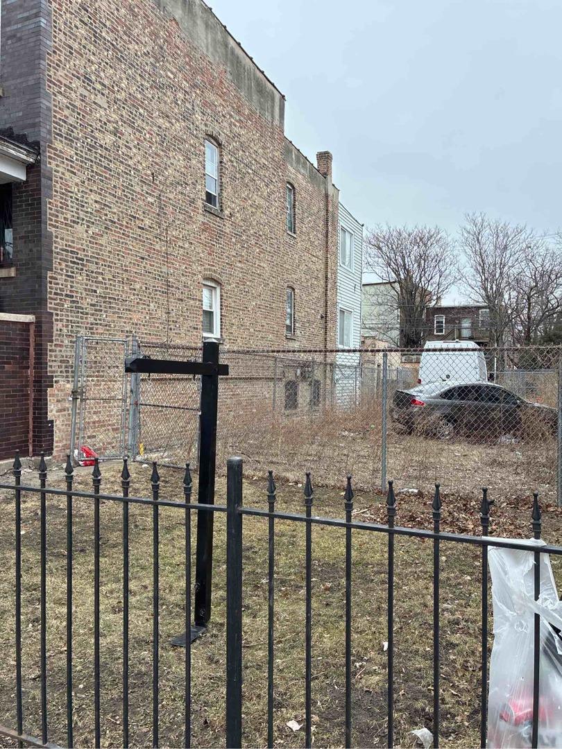 3929 W Monroe St., Chicago, IL 60624