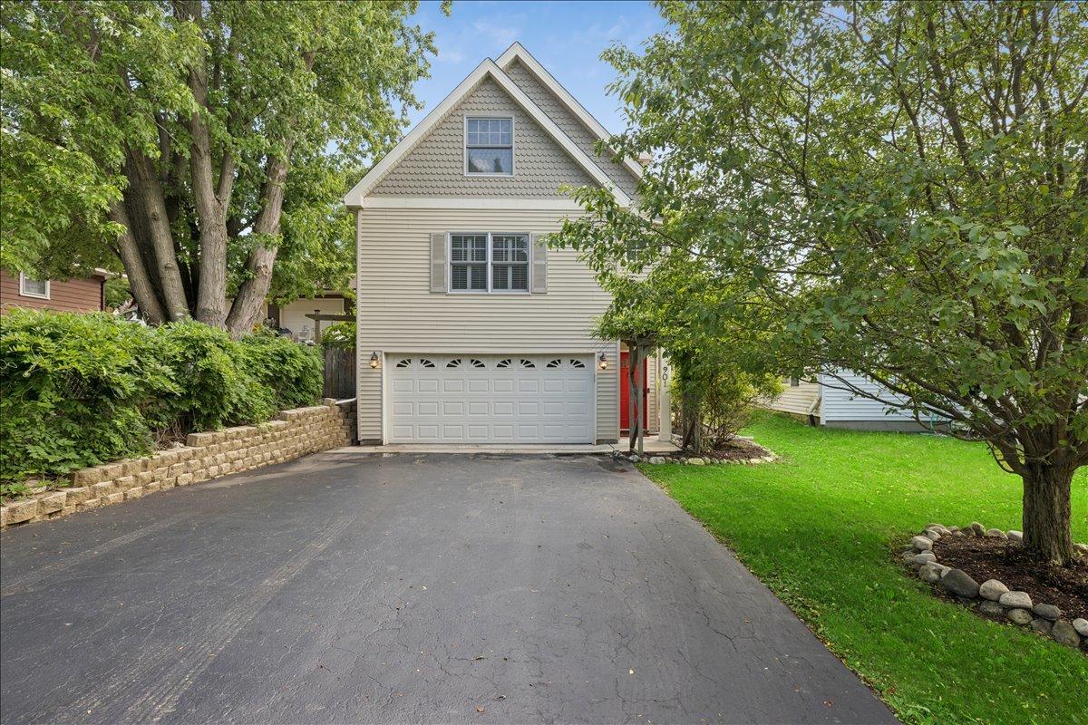 901 Peter St., Mchenry, IL 60051