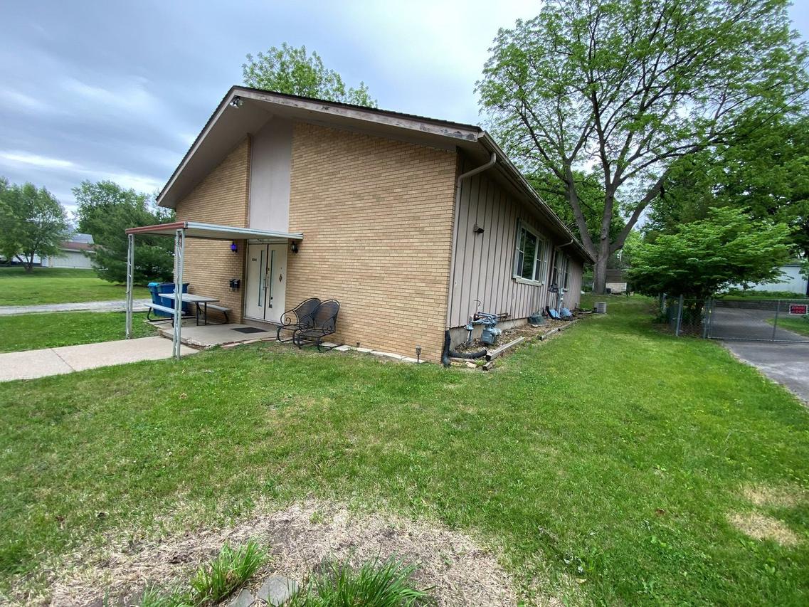 1004 Hemlock Ave., Dixon, IL 61021