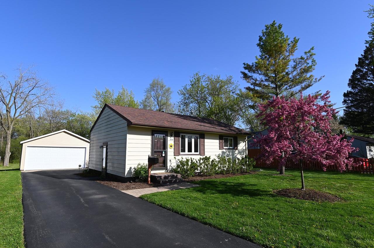 2739 N Pine St., Waukegan, IL 60087