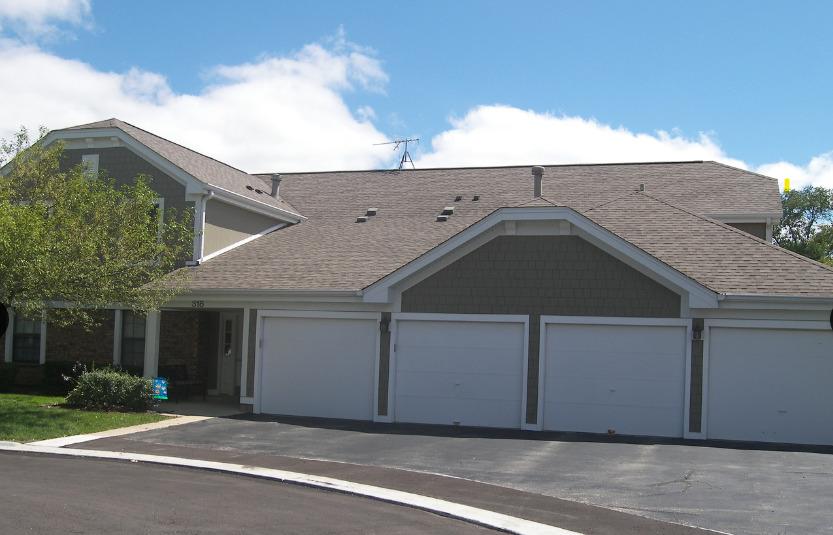 318 Maplewood Ave. #D2, Schaumburg, IL 60193
