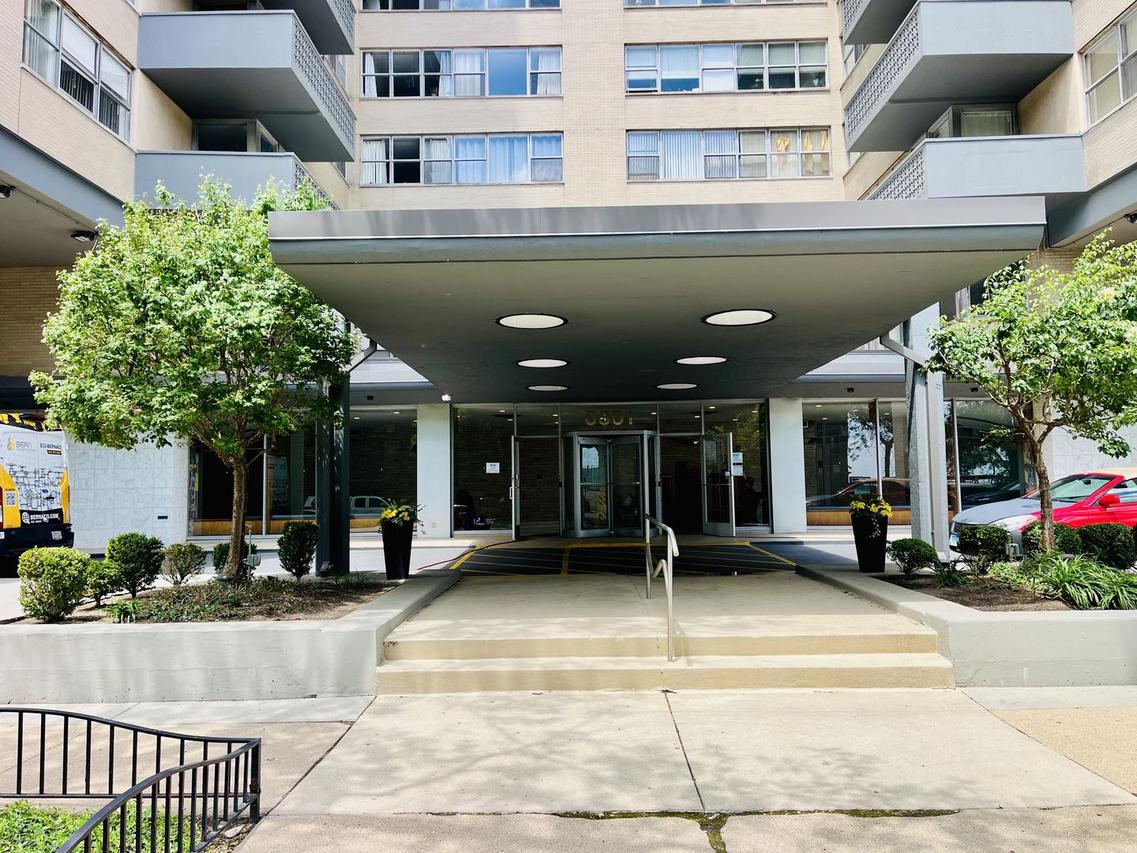 6301 N Sheridan Rd. #15C, Chicago, IL 60660