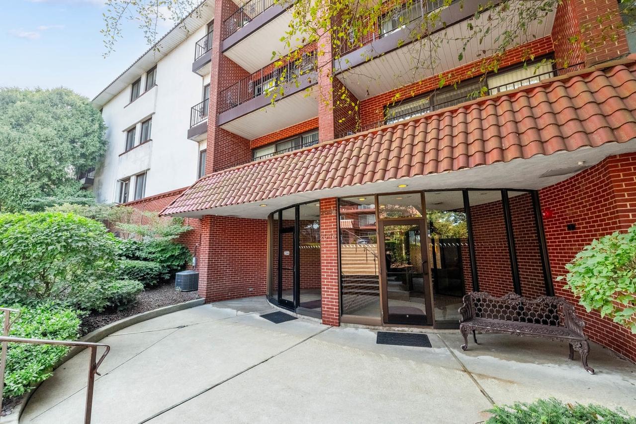 2046 Saint Johns Ave. #3E, Highland Park, IL 60035