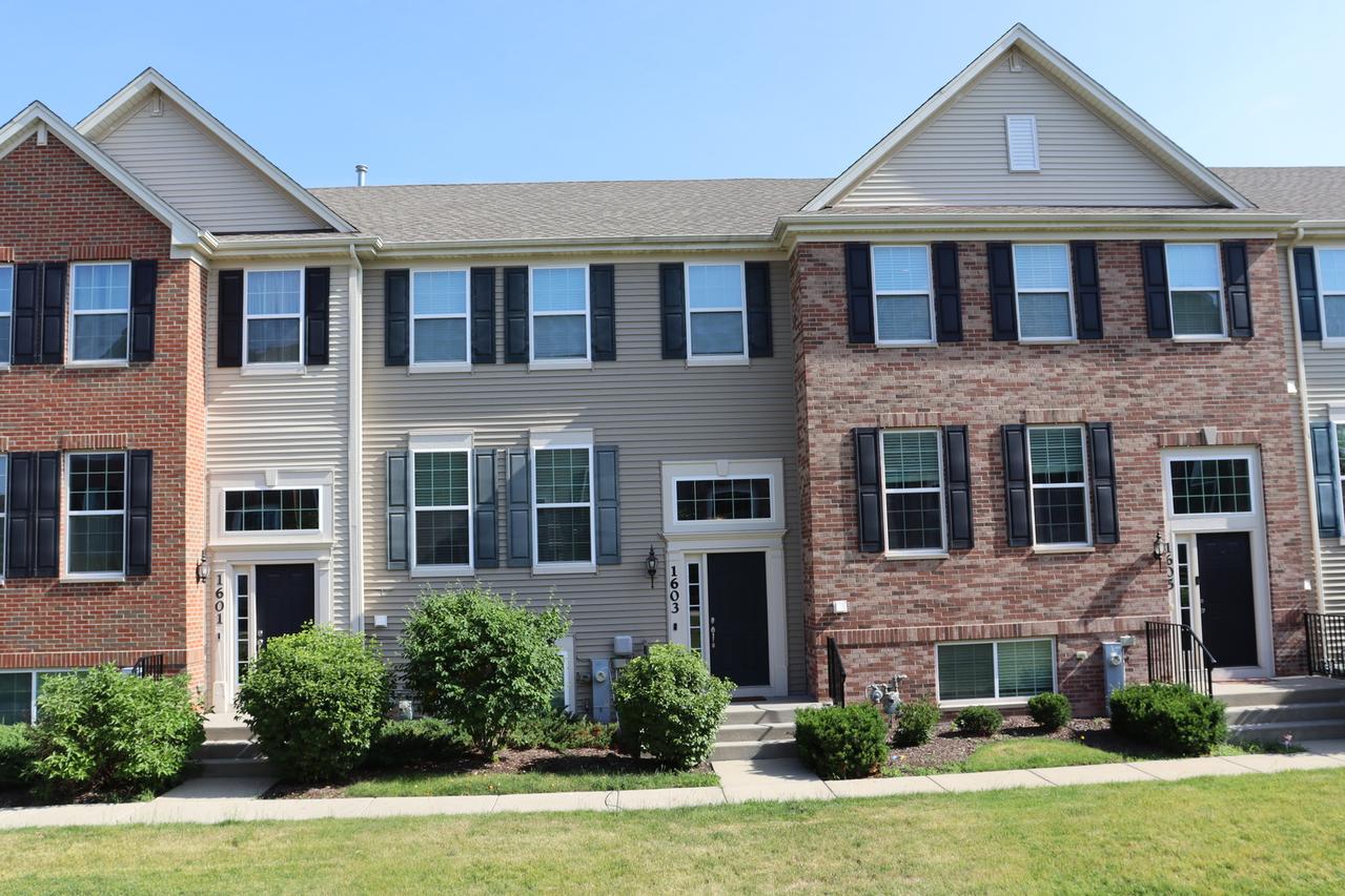 1603 Deer Pointe Dr., South Elgin, IL 60177