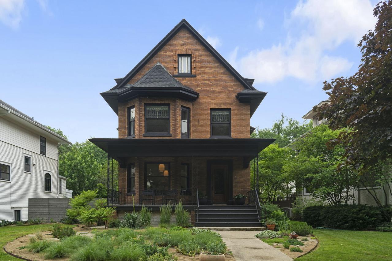 321 N Elmwood Ave., Oak Park, IL 60302
