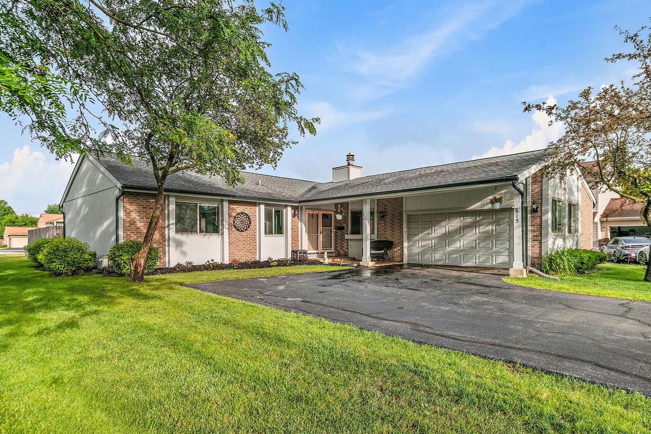 615 Lakeview Ct., Roselle, IL 60172