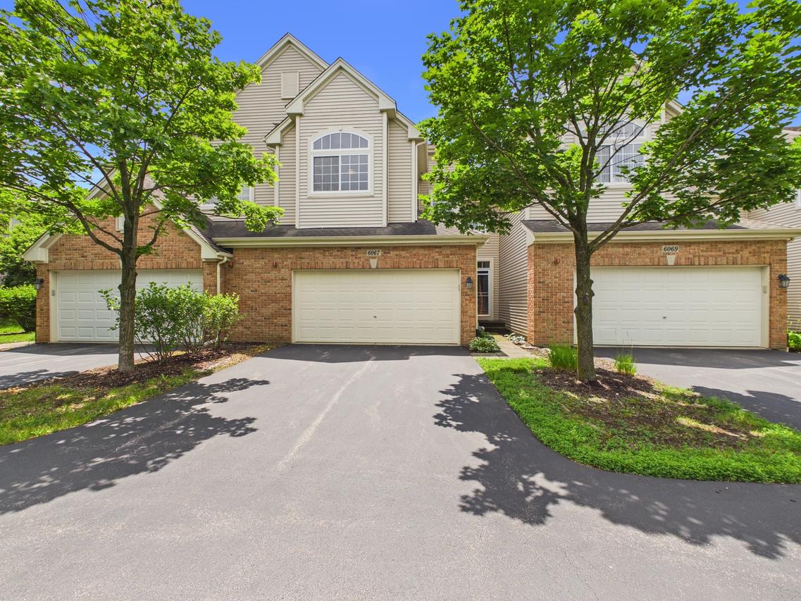 6067 Canterbury Ln., Hoffman Estates, IL 60192