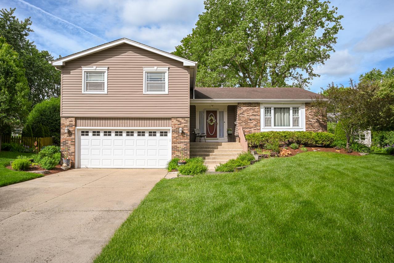 23W311 Edgewood Ct., Glen Ellyn, IL 60137