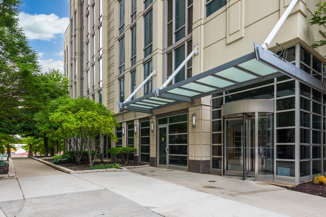 720 N Larrabee St. #1605, Chicago, IL 60654