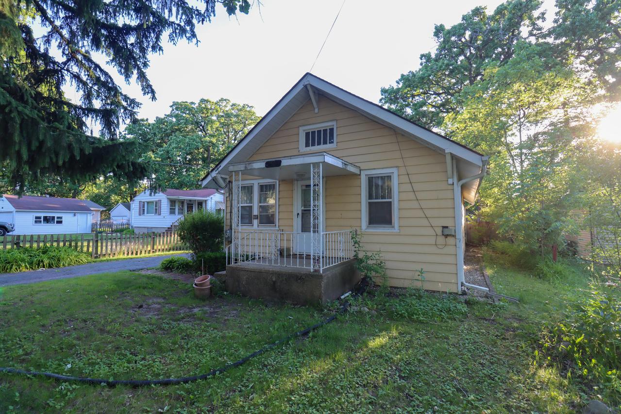 44 Oak Knoll Dr., Lake Villa, IL 60046