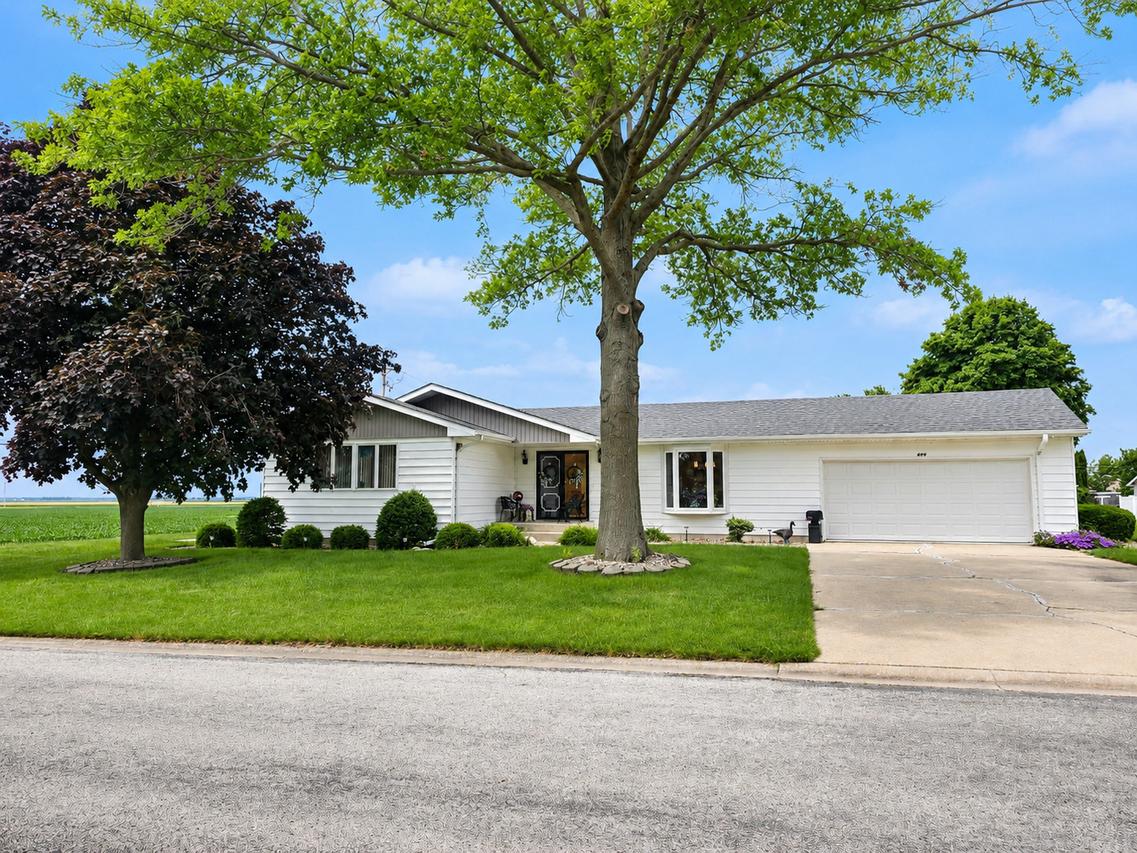 606 E Fine St., Ashkum, IL 60911