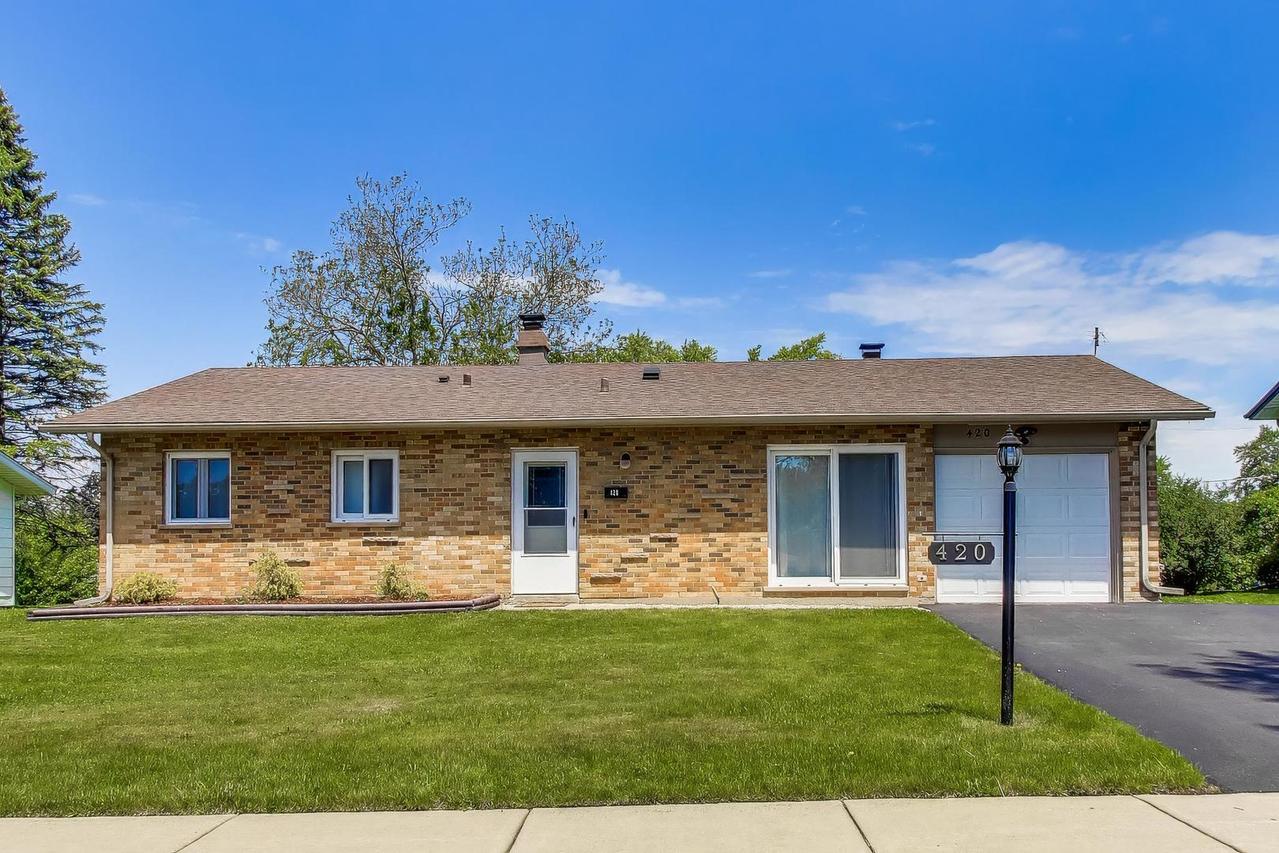 420 Bode Rd., Hoffman Estates, IL 60169