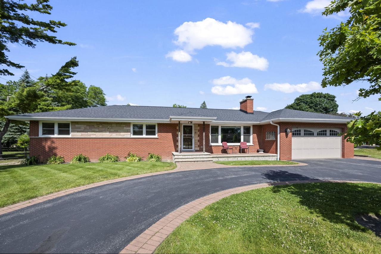 4 Garden Ct., Prospect Heights, IL 60070