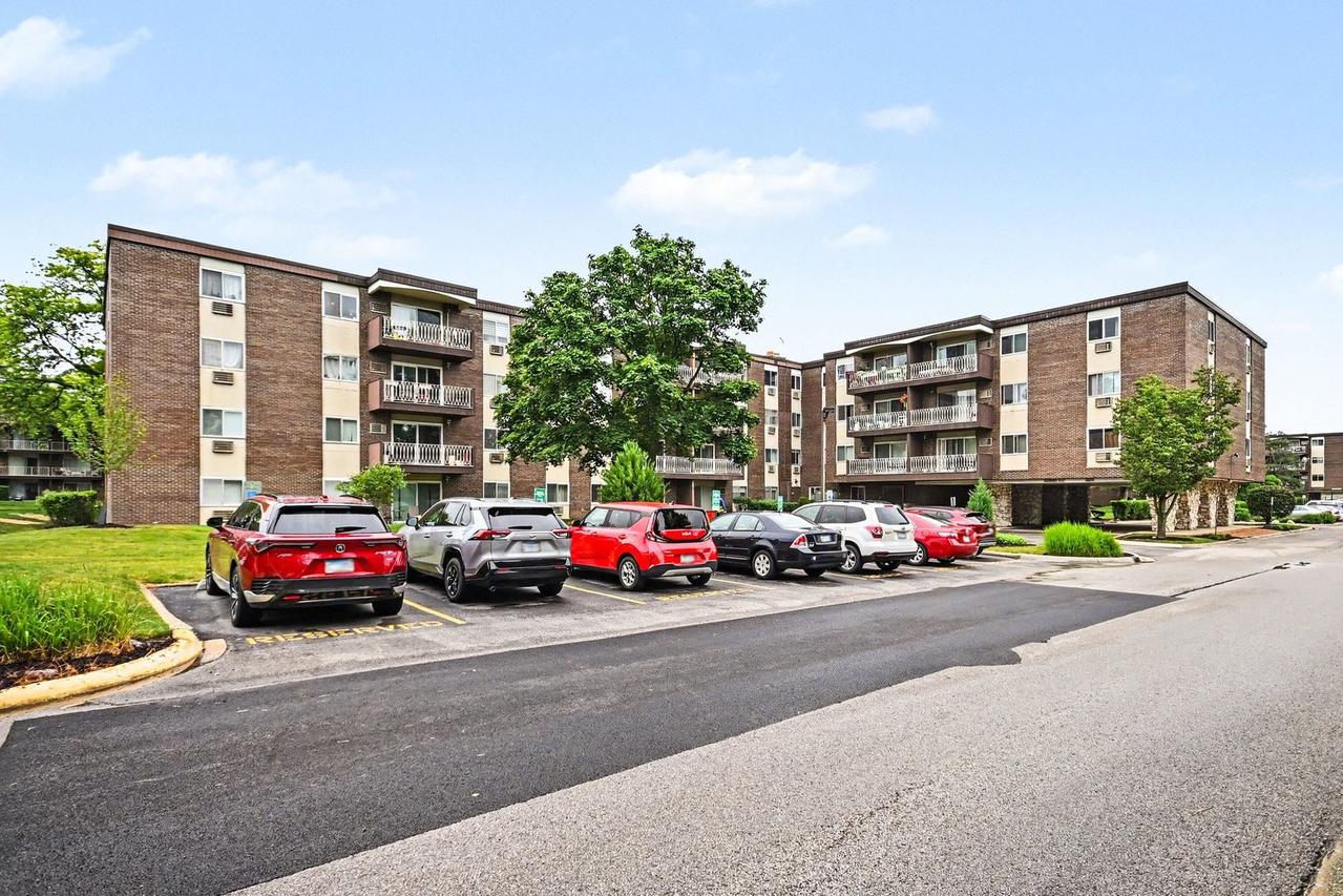 1311 S Finley Rd. #317, Lombard, IL 60148