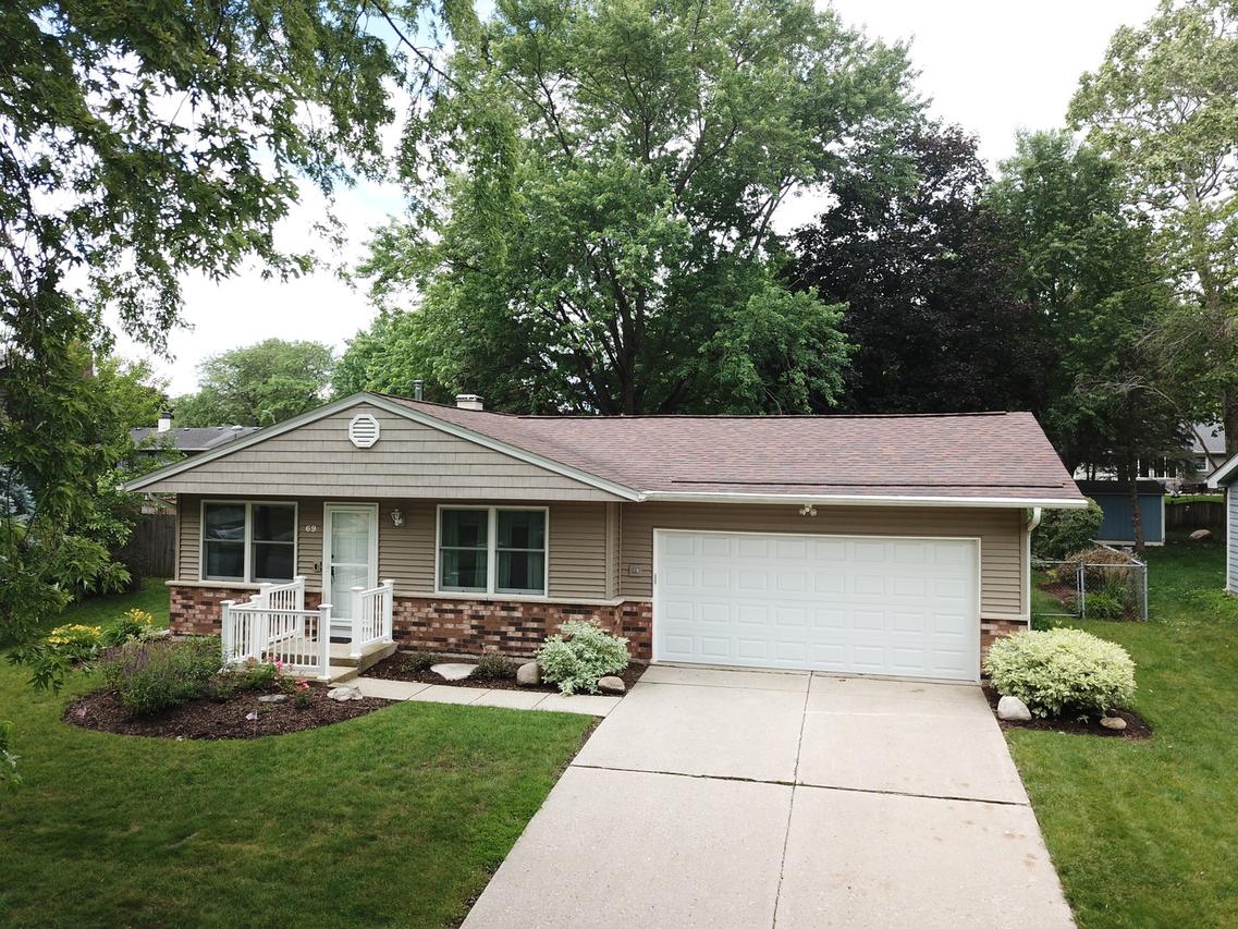 69 Devonshire Cir., Elgin, IL 60123