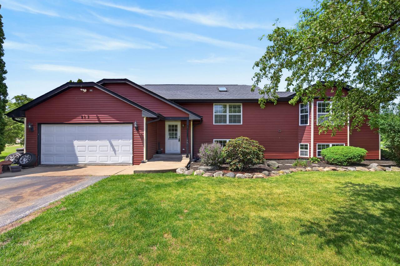 513 Pembroke Rd., Poplar Grove, IL 61065